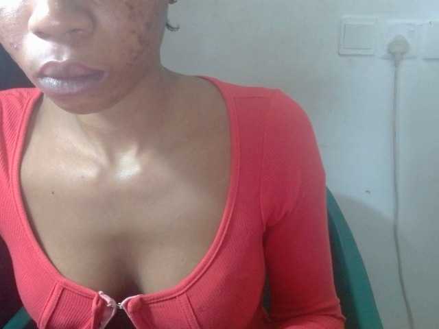 Juicyxpussy live cam on BongaCams