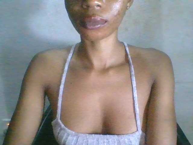 Juicyxpussy live cam on BongaCams