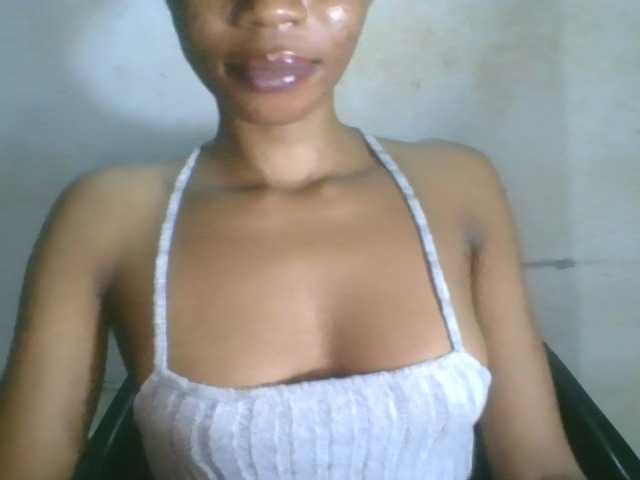 Juicyxpussy live cam on BongaCams