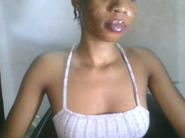 Juicyxpussy live cam on BongaCams