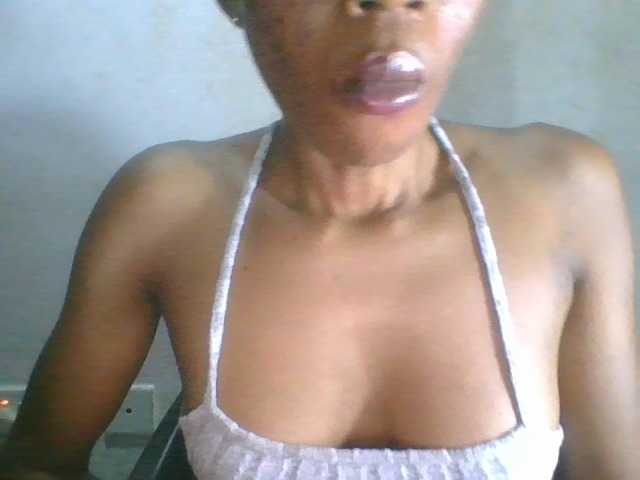 Juicyxpussy live cam on BongaCams