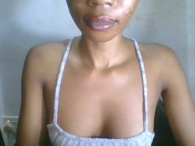 Juicyxpussy live cam on BongaCams