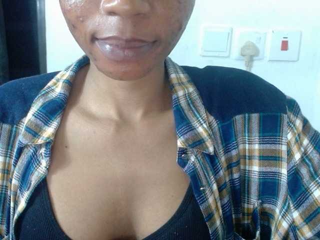 Juicyxpussy live cam on BongaCams