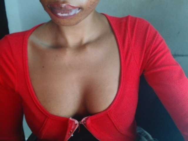 Juicyxpussy live cam on BongaCams