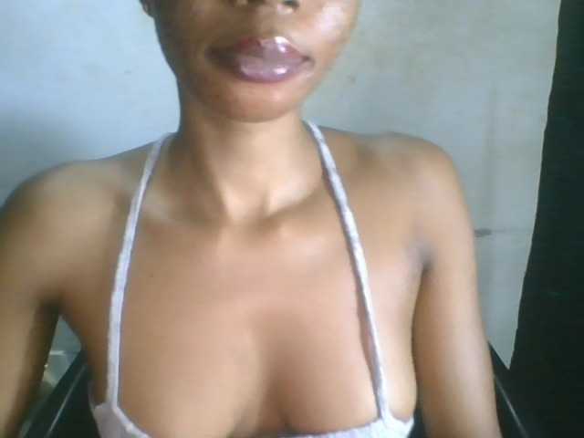 Juicyxpussy live cam on BongaCams