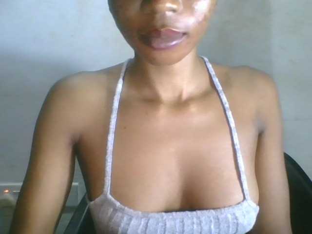 Juicyxpussy live cam on BongaCams