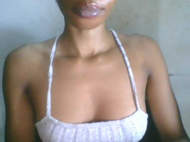 Juicyxpussy live cam on BongaCams