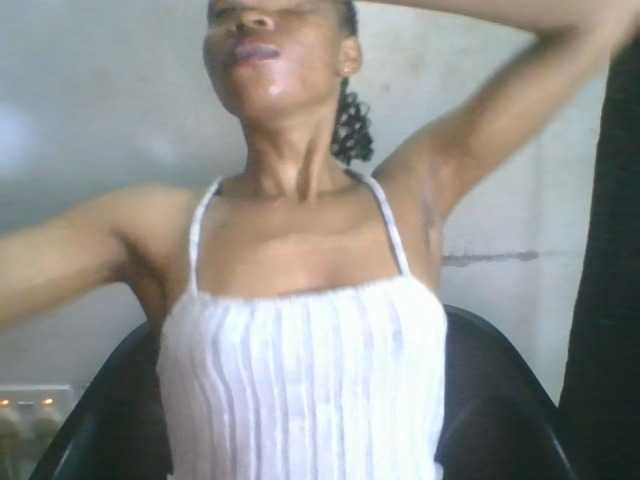 Juicyxpussy live cam on BongaCams