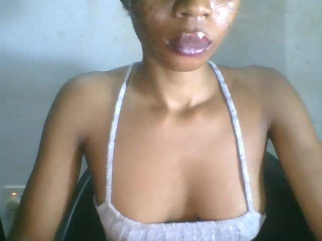 Juicyxpussy live cam on BongaCams