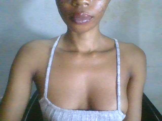 Juicyxpussy live cam on BongaCams