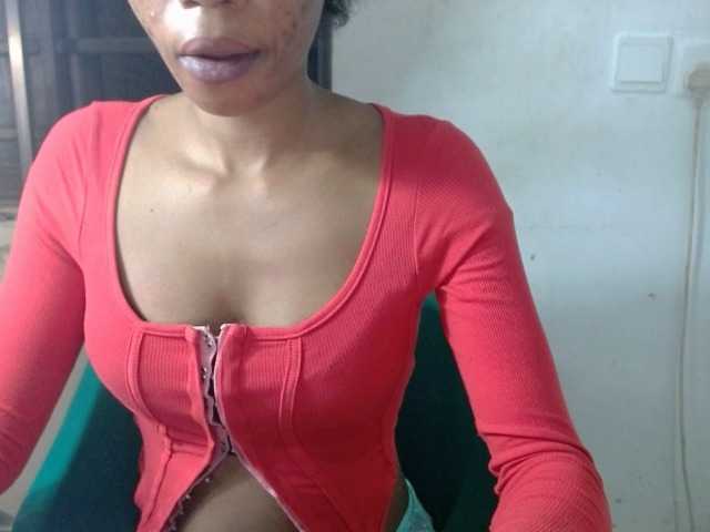 Juicyxpussy live cam on BongaCams