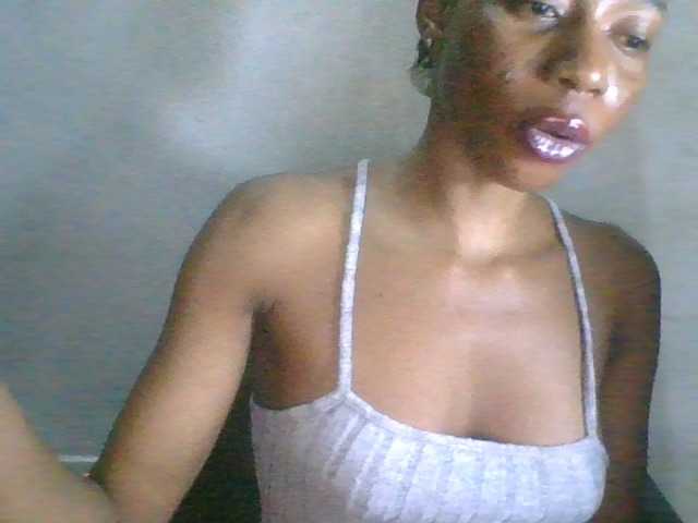 Juicyxpussy live cam on BongaCams