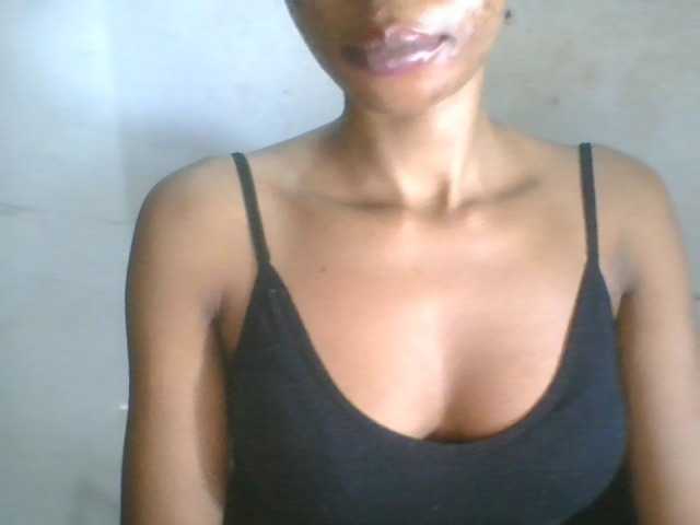 Juicyxpussy live cam on BongaCams