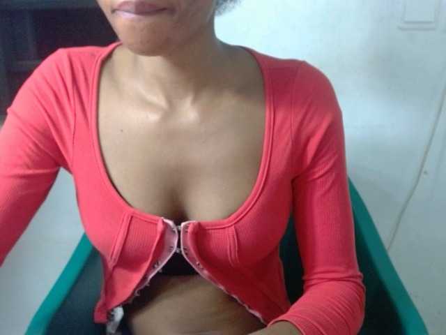 Juicyxpussy live cam on BongaCams