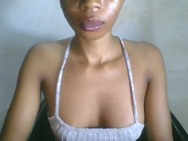 Juicyxpussy live cam on BongaCams