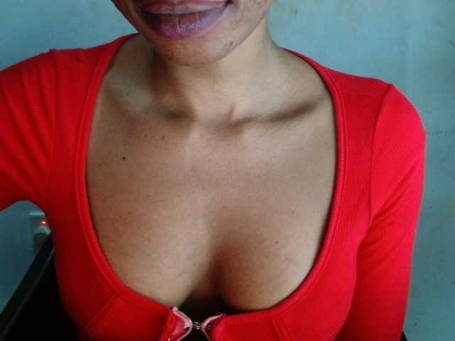 Juicyxpussy live cam on BongaCams