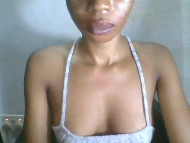Juicyxpussy live cam on BongaCams