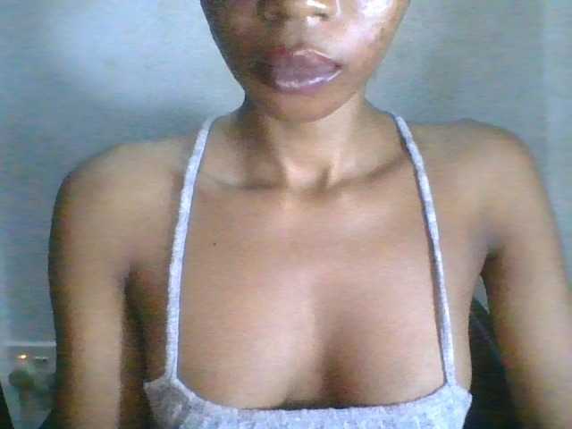 Juicyxpussy live cam on BongaCams