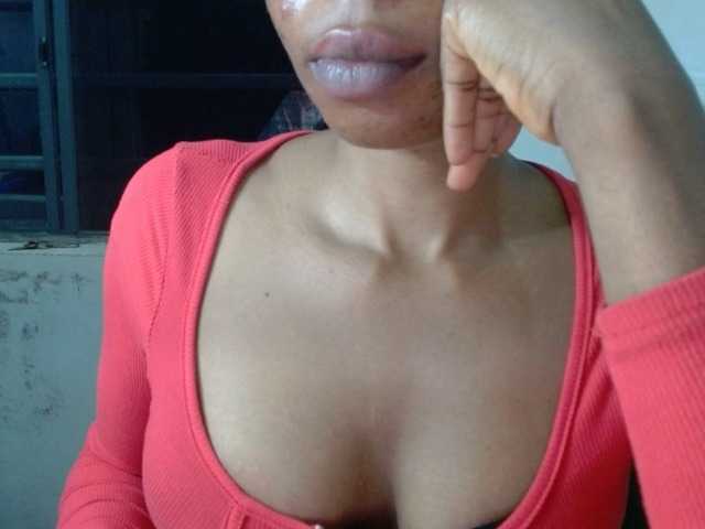 Juicyxpussy live cam on BongaCams