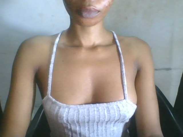 Juicyxpussy live cam on BongaCams