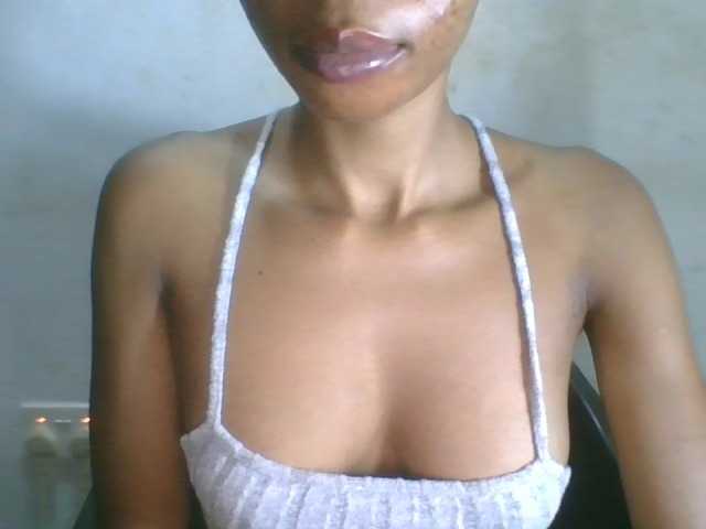 Juicyxpussy live cam on BongaCams