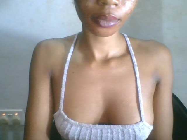 Juicyxpussy live cam on BongaCams