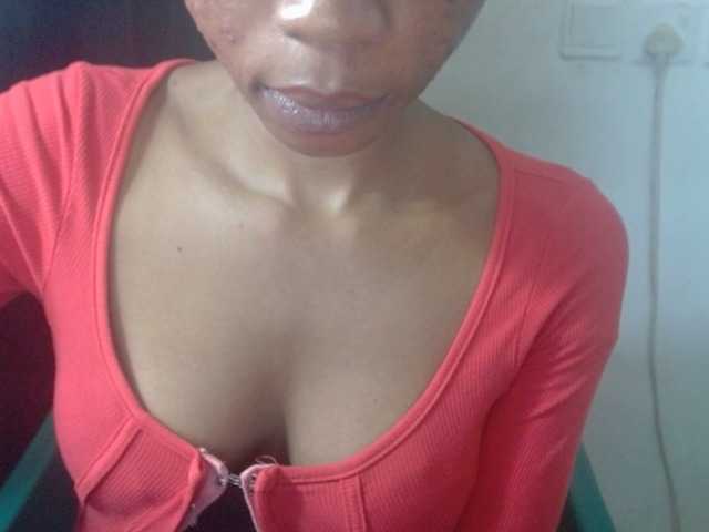 Juicyxpussy live cam on BongaCams