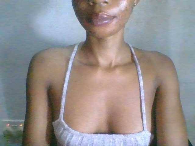 Juicyxpussy live cam on BongaCams