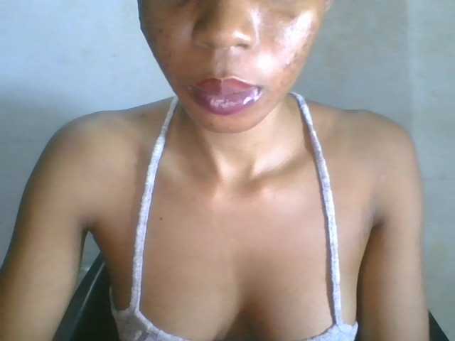Juicyxpussy live cam on BongaCams