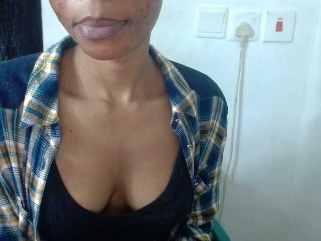 Juicyxpussy live cam on BongaCams