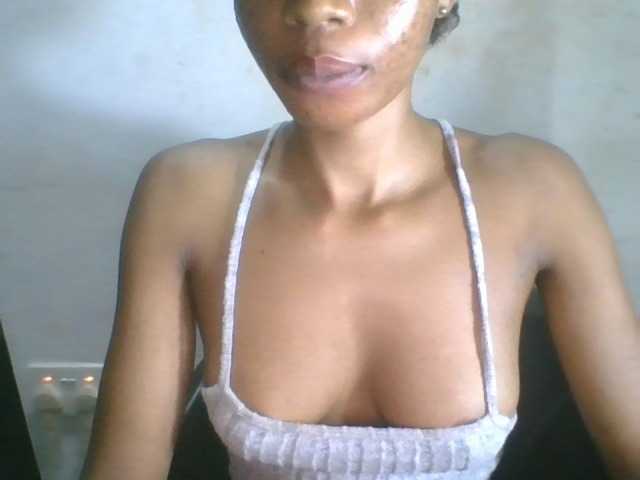 Juicyxpussy live cam on BongaCams