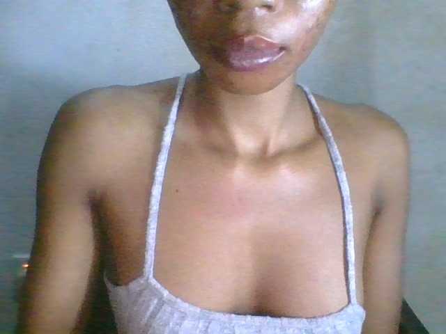 Juicyxpussy live cam on BongaCams