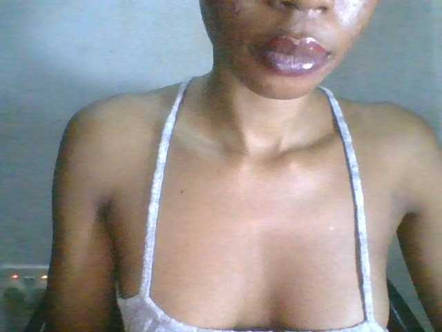 Juicyxpussy live cam on BongaCams