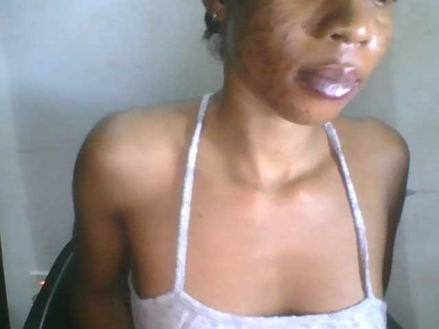 Juicyxpussy live cam on BongaCams
