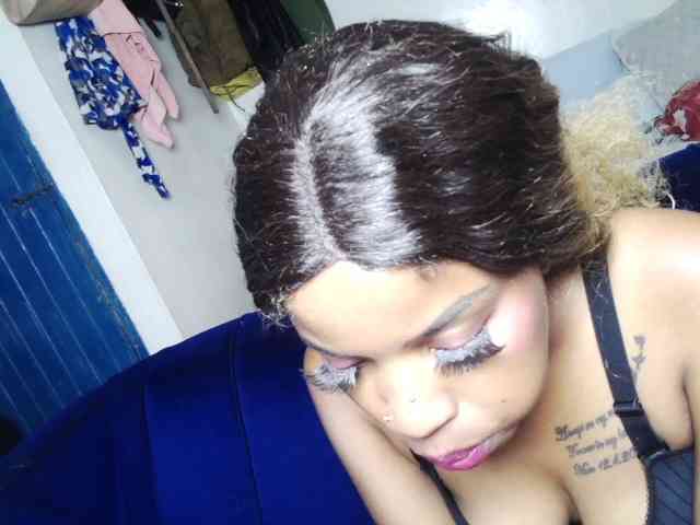 AmberAllure webcam