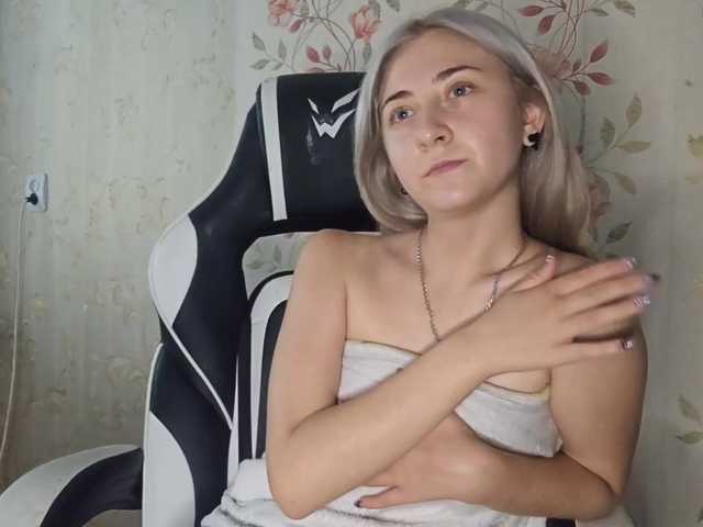 NickiCreagh live webcam show