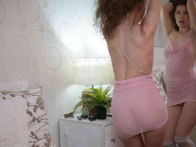 MonaPinky webcam