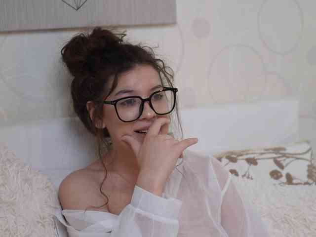 MonaPinky webcam