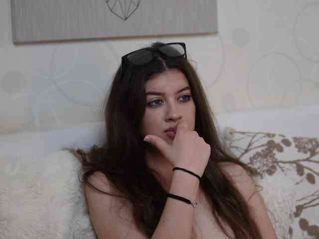 MonaPinky webcam