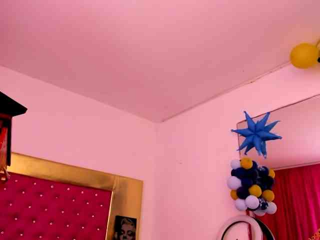 Nikollhot2026 Sex Cam Show