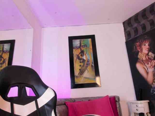 Nikollhot2026 Live Webcam on BongaCams