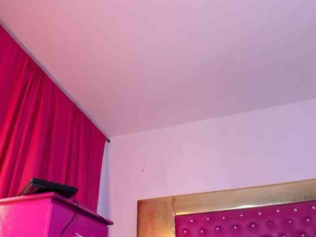 Nikollhot2026 Sex Cam Show