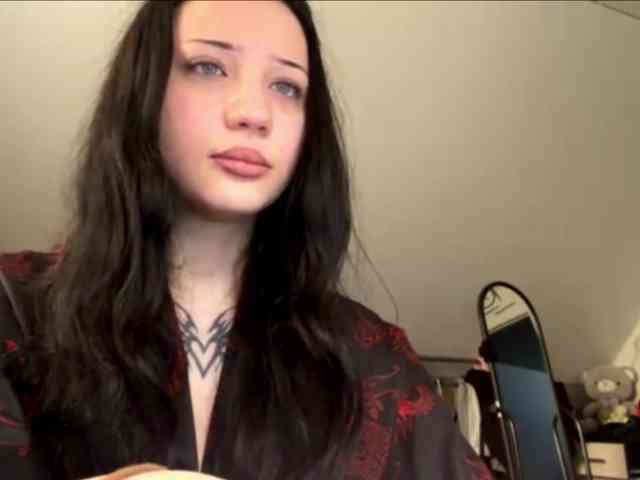 KRASOTKALIYAA webcam