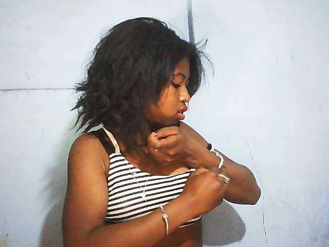 Erica01 live cam on BongaCams