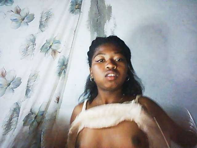 Erica01 live cam on BongaCams