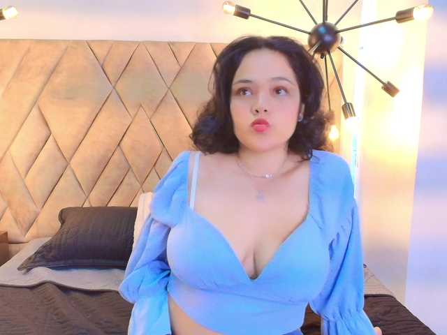 EsmeMiller live cam on BongaCams