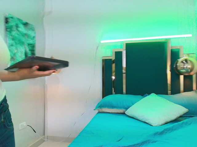 EsmeMiller live cam on BongaCams