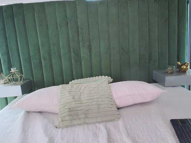 EsmeMiller live cam on BongaCams