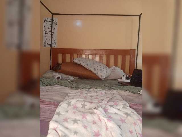 COUGAR-AND-CUB live cam on BongaCams