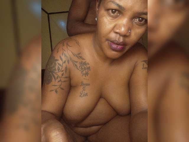 COUGAR-AND-CUB live cam on BongaCams